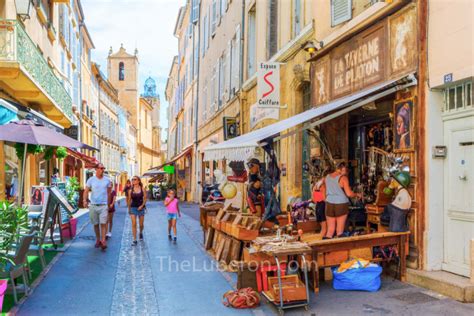 shopping streets in aix en provence.